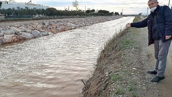 Gömeç'te taşkınlara neden derede hummalı çalışma