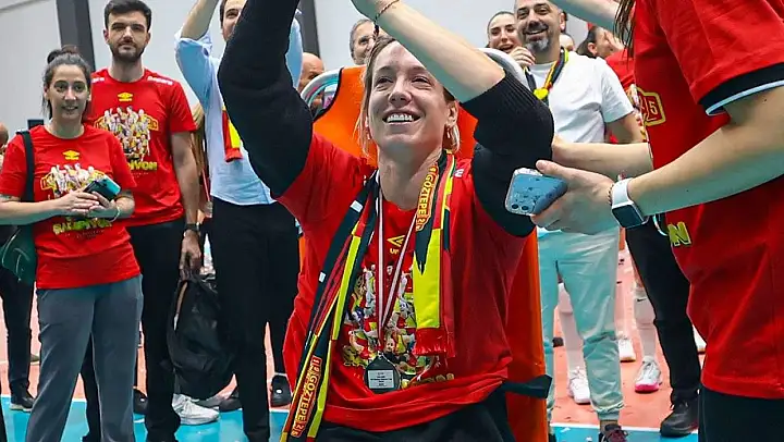 Göztepe Voleybol'da Helena ameliyat oldu