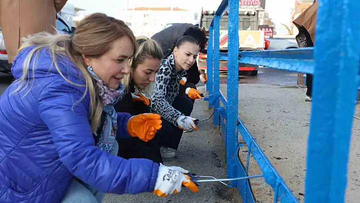 Güzelbahçe'de 'Fırçanı, boyanı al gel' kampanyası