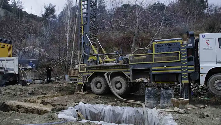 Honaz Belediyesi kiraz üreticileri için sondaj çalışması yaptı