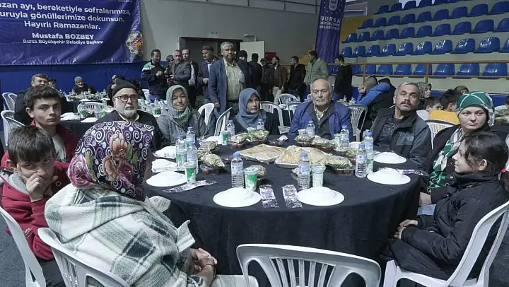 İftar sofraları Büyükorhan'da kuruldu