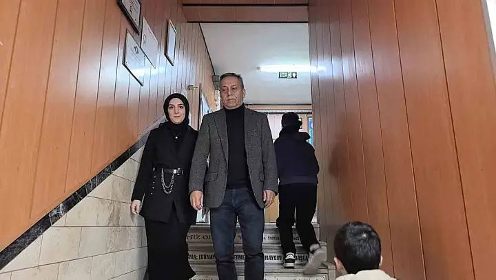 İlkokul öğretmeni ile aynı okulda mesai arkadaşı oldu