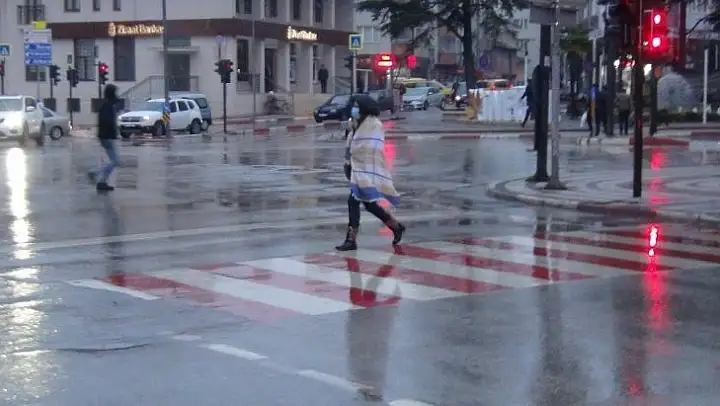 İnegöl'de kar yağışı kısa sürdü