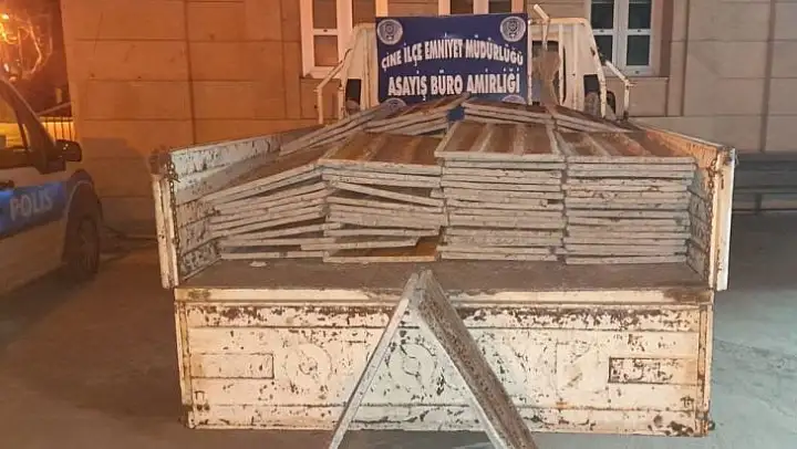 İnşaattan 50 bin liralık metal kalıp çaldılar