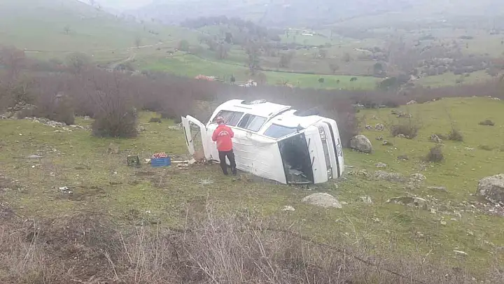 İvrindi'de panelvan şarampole yuvarlandı: 1 yaralı