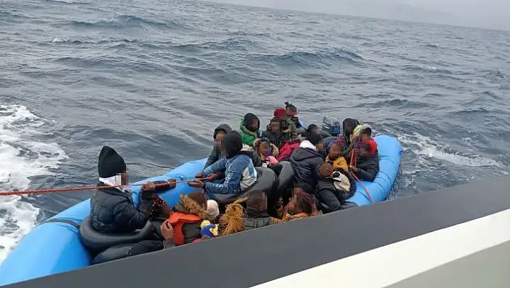 İzmir açıklarında 38 düzensiz göçmen kurtarıldı