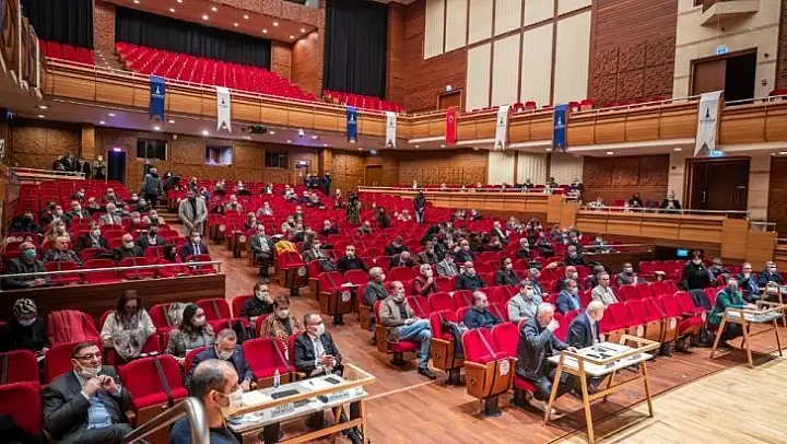 İzmir Büyükşehir Belediyesi Meclisinde Kültürpark ve Covid-19 sunumu