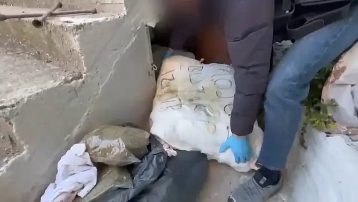 İzmir'de bir adreste 102 kilo 50 gram uyuşturucu ele geçirildi