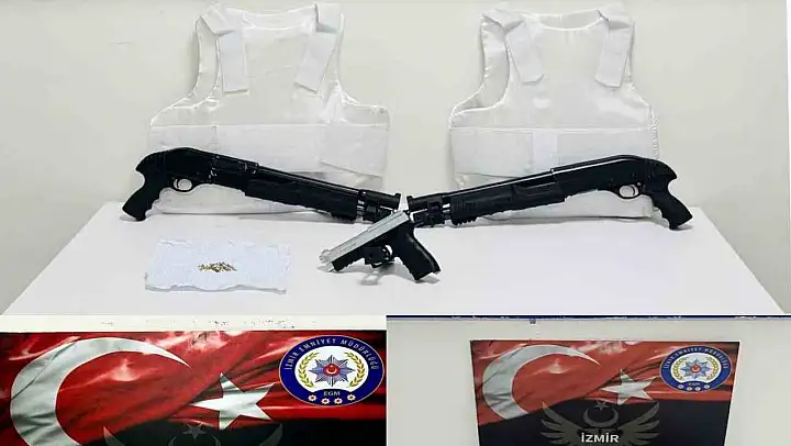 İzmir'de çok sayıda silah ele geçirildi: 5 gözaltı