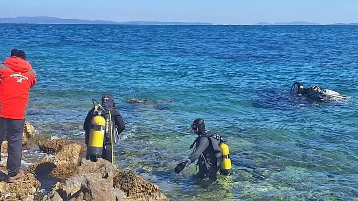 İzmir'de denize düşen araç içinde bir kişi hayatını kaybetti