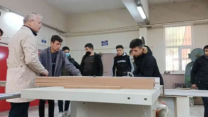 İzmir'de fabrika gibi okul: Cirosu 1 milyon TL'ye yaklaştı