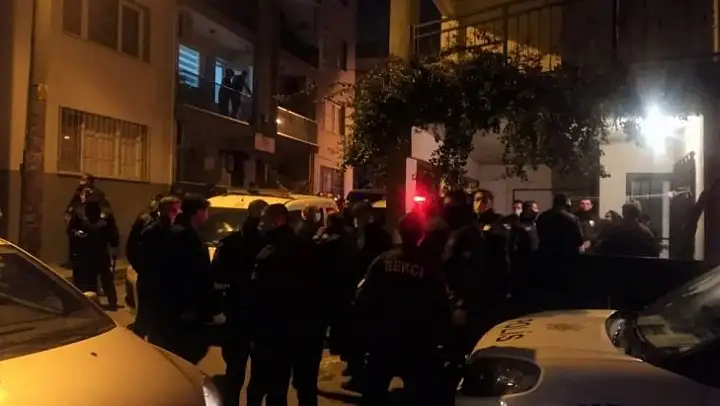 İzmir'de gecenin sessizliğini bölen kavga: 4 yaralı
