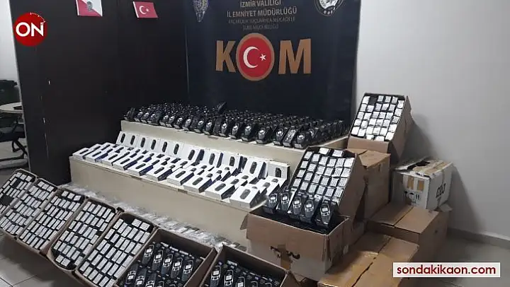 İzmir'de gümrük kaçağı cep telefonu operasyonu
