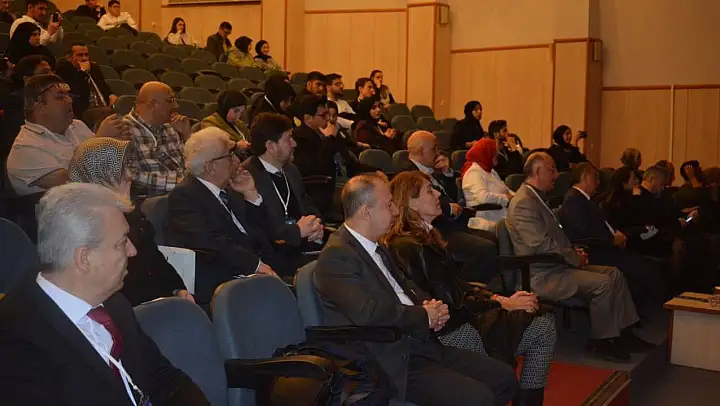 İzmir'de İlmî ve Kültürel Hayat sempozyumu başladı