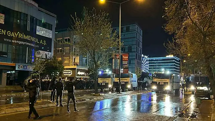 İzmir'de izinsiz yürüyüşlerde 123 gözaltı