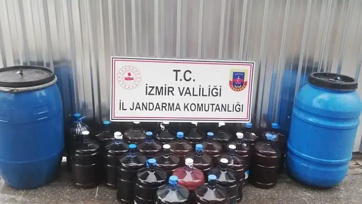 İzmir'de kaçak içki operasyonu: 880 litre kaçak kırmızı şarap ele geçirildi