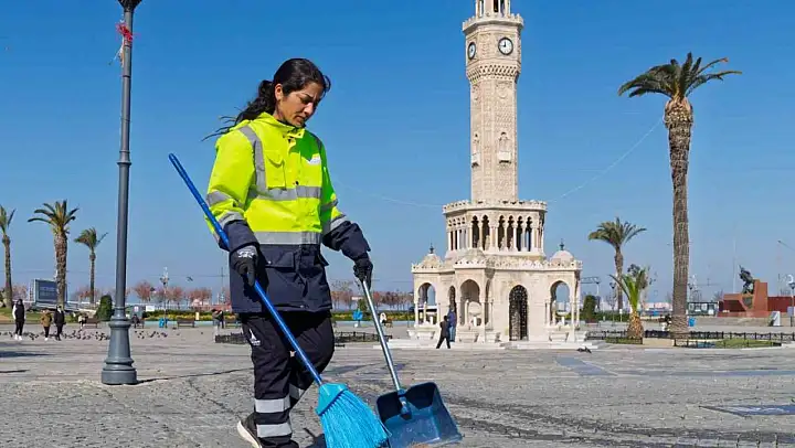 İzmir'de kadın emeği kenti güzelleştiriyor