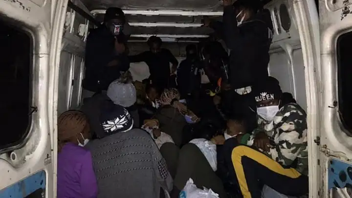 İzmir'de Kongo uyruklu 25 göçmen yakalandı