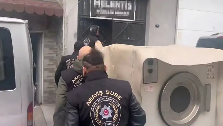 İzmir'de masaj salonuna fuhuş baskını: 9 gözaltı
