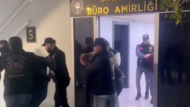 İzmir'de pazar yerinde çıkan silahlı kavgada 3 kişi tutuklandı