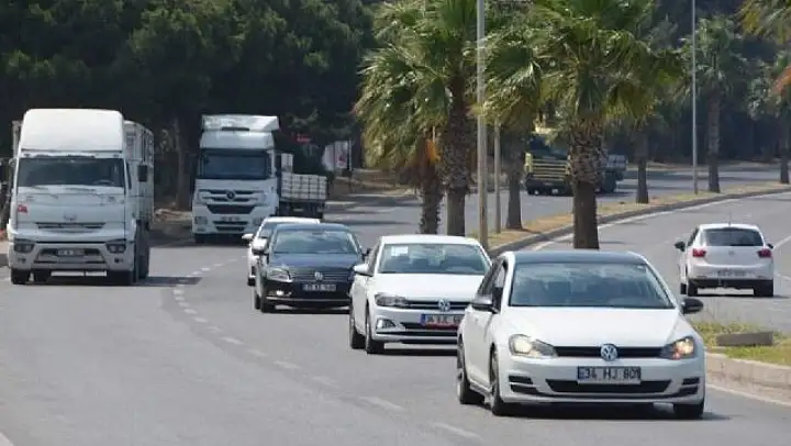 İzmir'de trafiğe kayıtlı araç sayısı 2 milyona yaklaştı