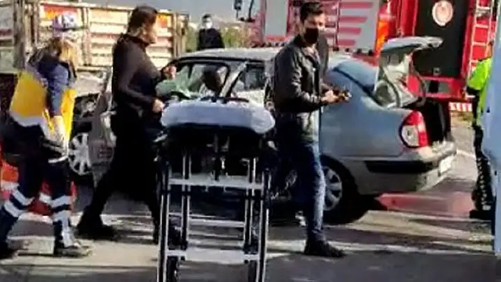 İzmir'de trafik kazası: 6 yaralı