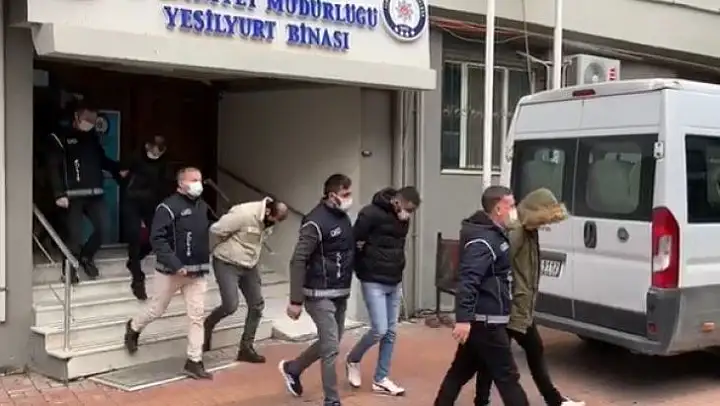 İzmir'de yabancı uyruklu kadınları fuhuşa zorlayan 6 zanlı tutuklandı
