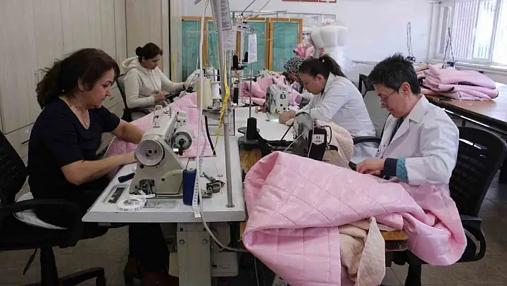 İzmir'deki okullardan depremzedeler için uyku tulumu seferberliği