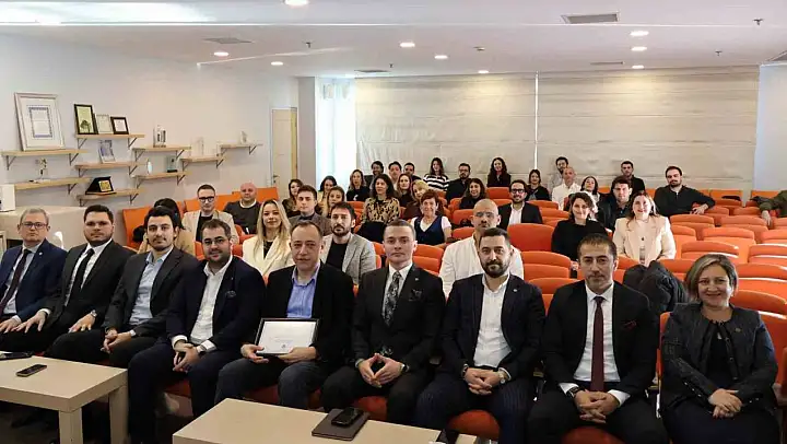 İzmir'in kent kimliği EGİAD'da masaya yatırıldı