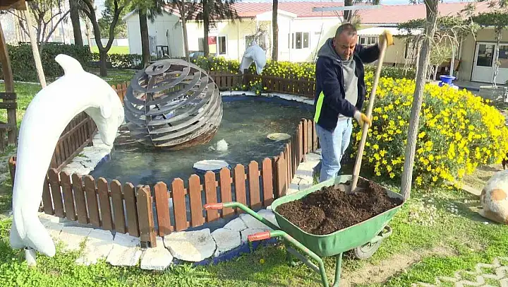 İzmir'in parkları yeşil dönüşümle canlanıyor