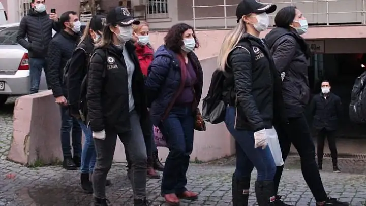 İzmir merkezli terör operasyonunda 5 kişi tutuklandı