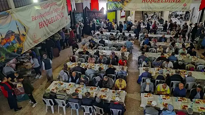 İzmir Vakıflar Müdürlüğü Manisa'da iftar sorası kuruyor