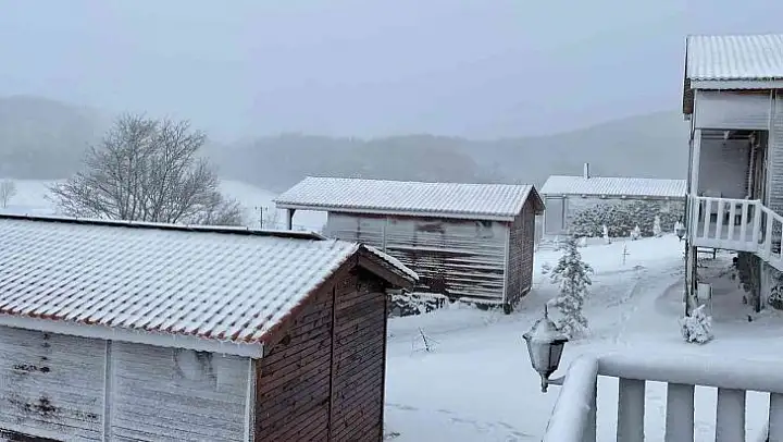 İznik'in yüksek kesimlerinde kar yağışı etkisini sürdürüyor