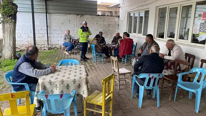 Jandarma ekipleri traktör ve motosiklet sürücülerini bilgilendirdi