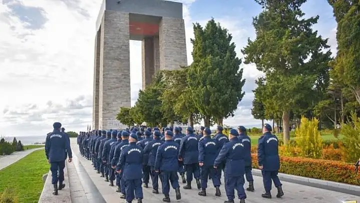 Jandarma yedek subay adayları, Çanakkale'de tarihi şehitlikleri ziyaret etti