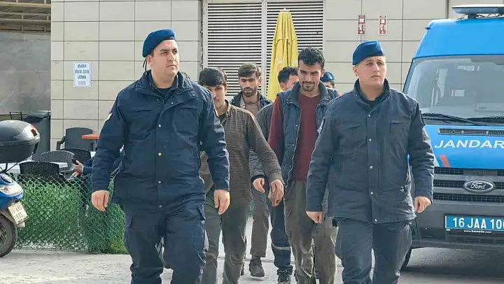JASAT ekipleri ülkeye kaçak giren 5 şahsı yakaladı