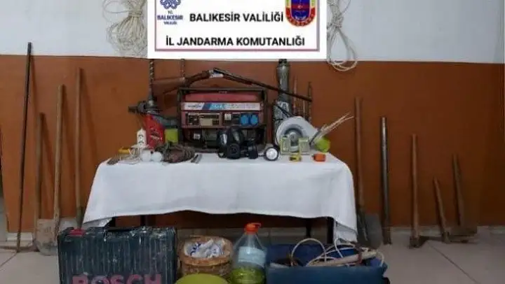 Kaçak kazı yaparken suçüstü yakalandılar