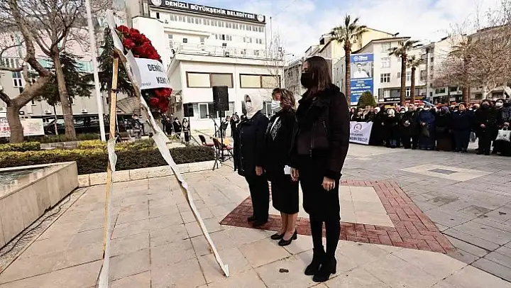Kadınlar Ata'nın huzurunda