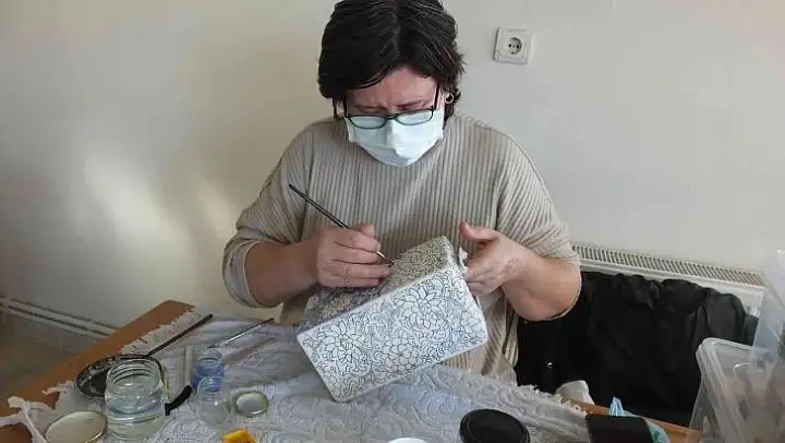 Kadınlar pandemi sonrası çini üretimine başladı