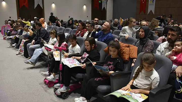 Karacabey Belediyesi kütüphaneler haftasında kitap ve eğlenceyi birleştirdi