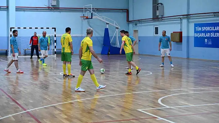 Karacabey Belediyesi'nin Futsal Turnuvası'nda heyecan sona erdi