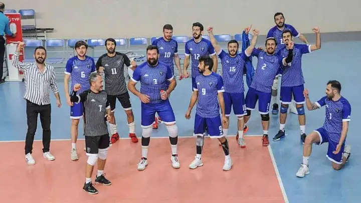 Karacabey Belediyespor voleybolda iddialı