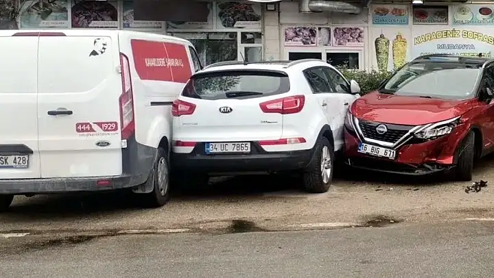 Kaygan yolda yaralamalı kaza
