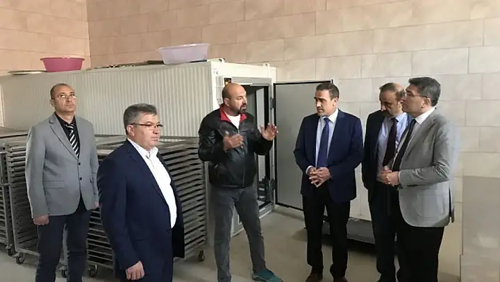 Kaymakam Memiş, başarılı girişimciyi tebrik etti