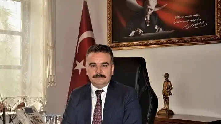 Kaymakam Odabaş 'Özgür, ilkeli ve basın ahlak kurallarına uyarak görev yapan gazeteci arkadaşlarımız ilçemizin sosyal, kültürel ve ekonomik yönden gelişerek kalkınmasına önemli katkılar sağlamaktadır.'