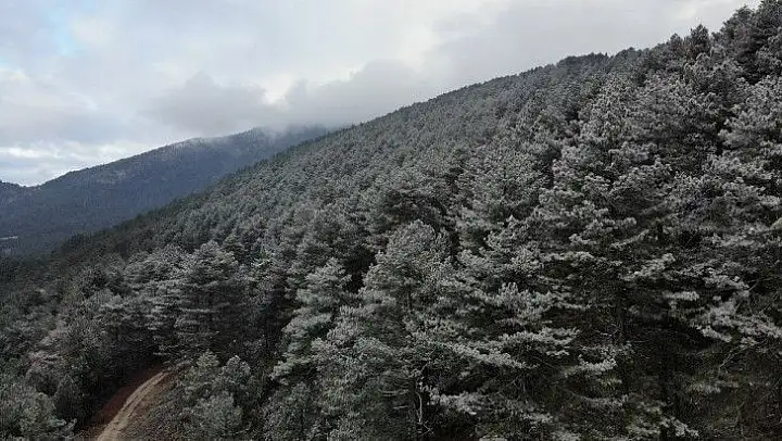 Kazdağları'nda beklenen kar yağışı başladı