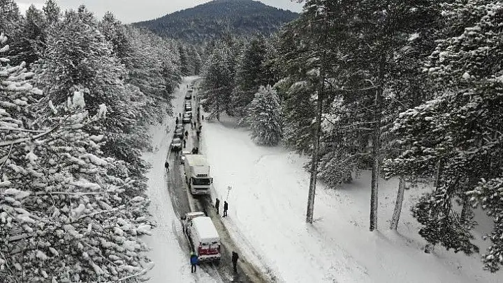 Kazdağları'nda buzlanan yollar çileye döndü