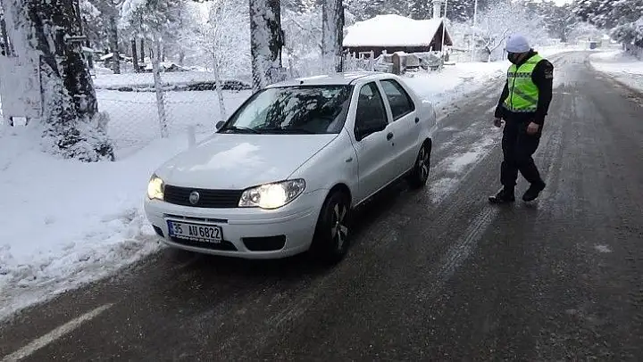 Kazdağları'nda kar yağışı hayatı olumsuz etkiliyor