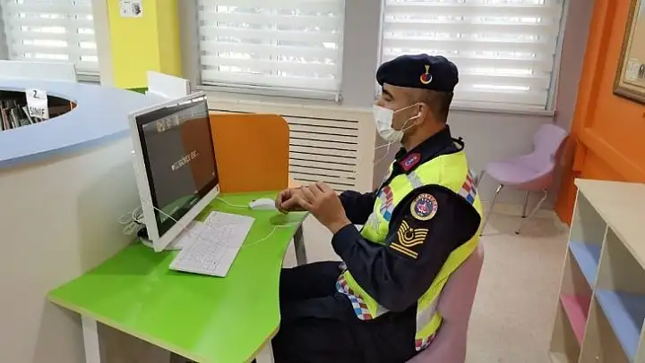 Kırkağaç İlçe Jandarma'dan çevrimiçi eğitim