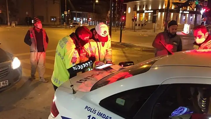 Kısıtlamada ehliyetsiz ve alkollü gezen sürücü ve eşine 5 bin lira ceza